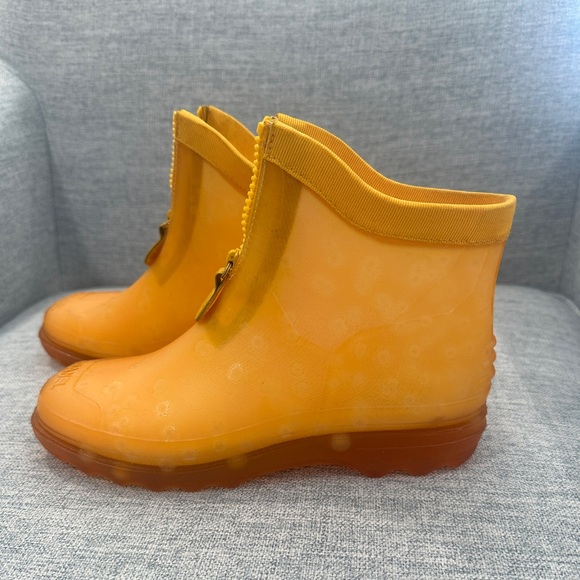 Chanel Very Rare Rubber Rain Boots in Yellow - Picture 4 of 11